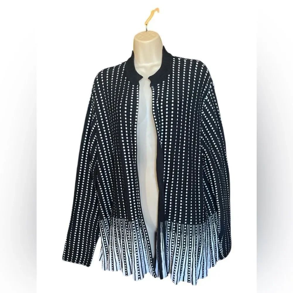 Cato/ Woman’s Plus Black/White Sweater Cardigan 22/24 Heavy Warm high quality